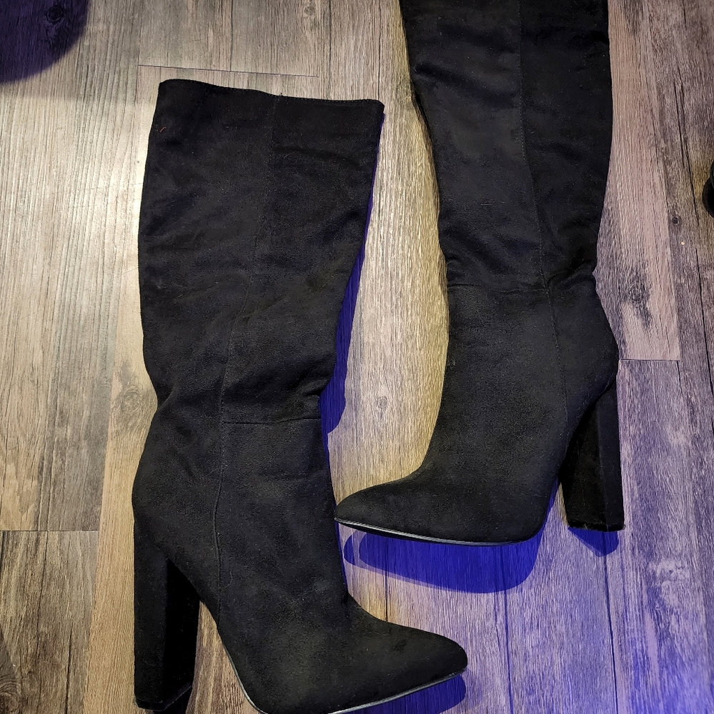 Fashion Nova pull-on black boot